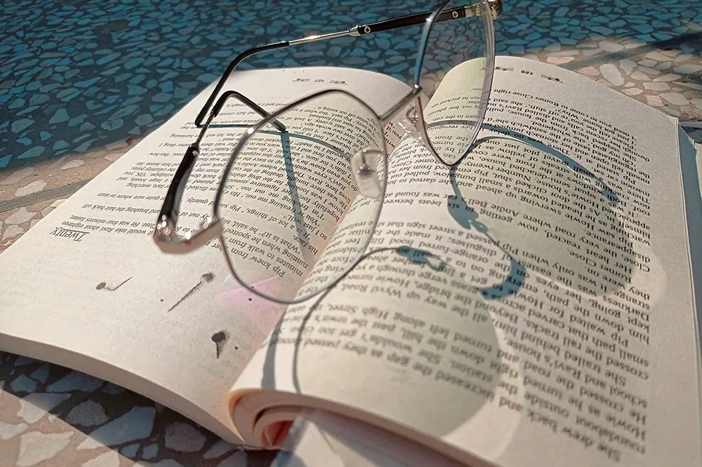 Brief Analysis of the Film Layer of Eyeglass Lenses